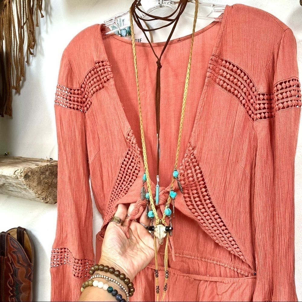 Sweet Boho Gypsy crochet romper in beautiful antique rose colour w bell sleeves - Picture 11 of 13